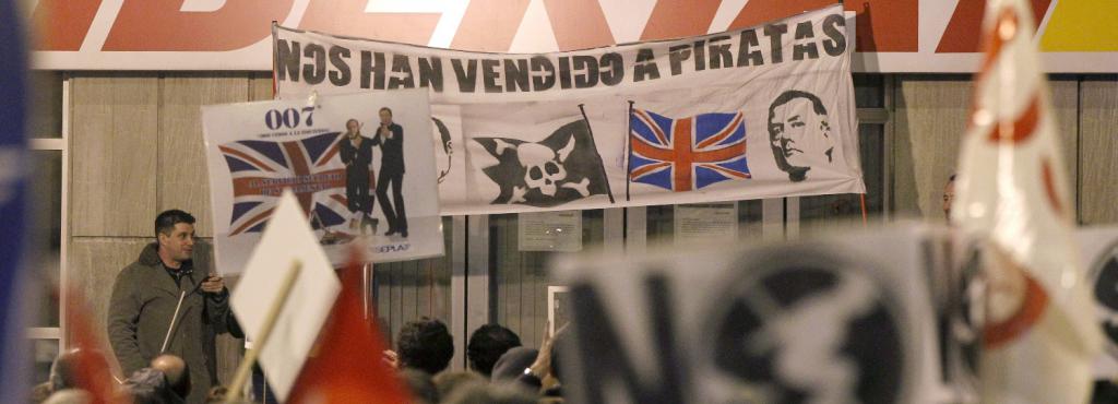 Trabajadores-de-Iberia-protestan-ante-la-sede-de-la-compania